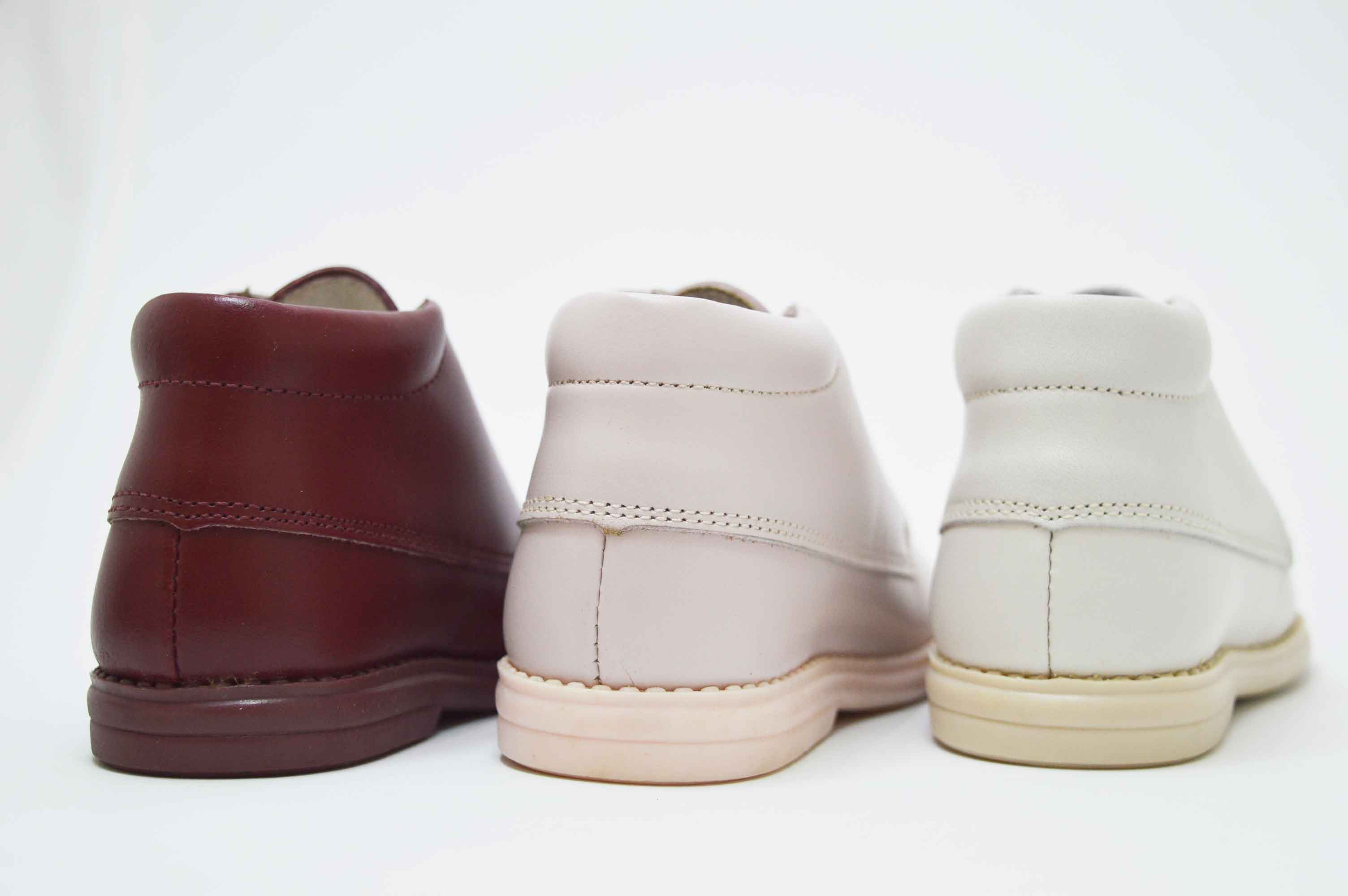 Botita cordones flor bordada niña - Imagen 11