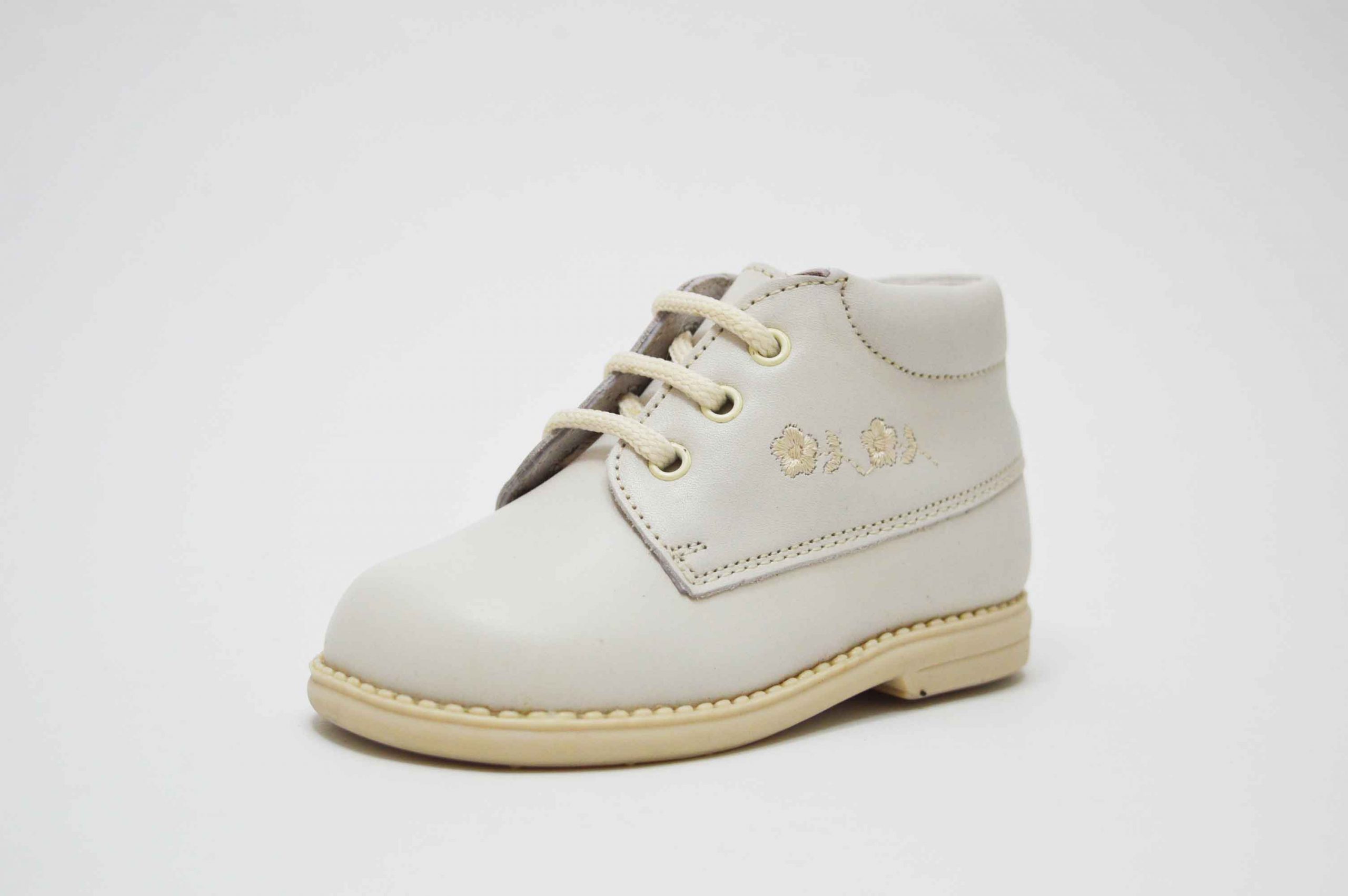 Botita cordones flor bordada niña - Imagen 2