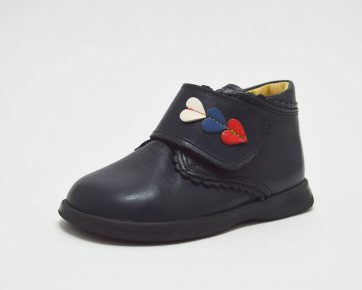 Botita azul corazones cierre adherente