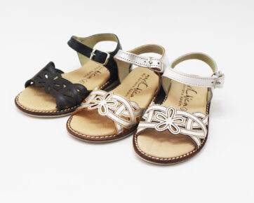 Sandalias niña grabadas hebilla