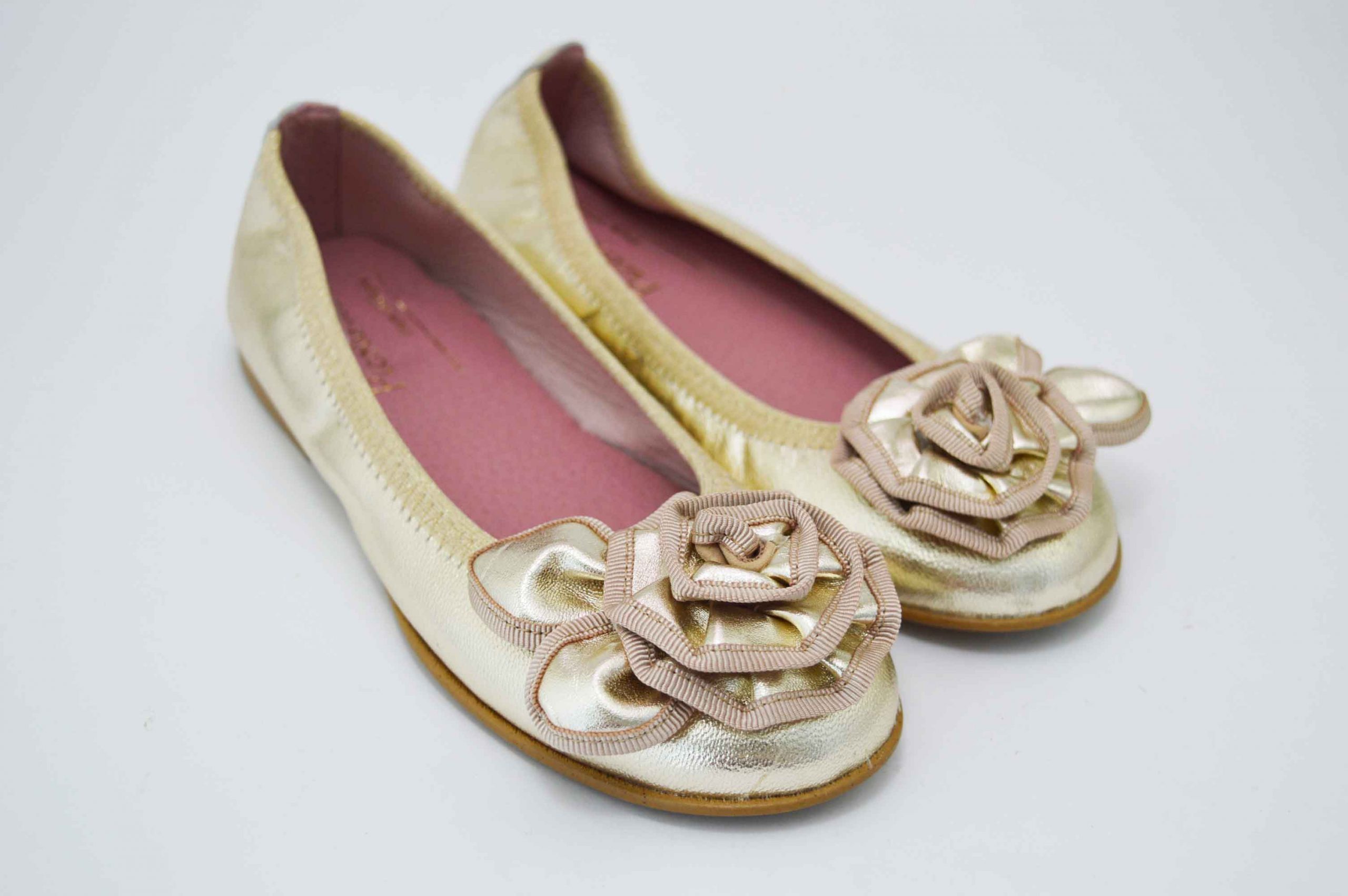 Bailarinas doradas con adornos flor - Imagen 2