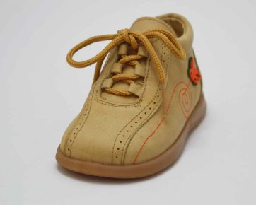 Botita con cordones mariposa niña