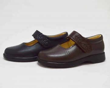 Mercedita colegial hojas niñas