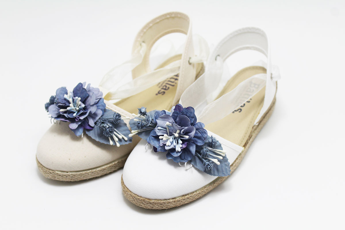 Alpargata cintas flores azul añil empolvado niña - Imagen 7