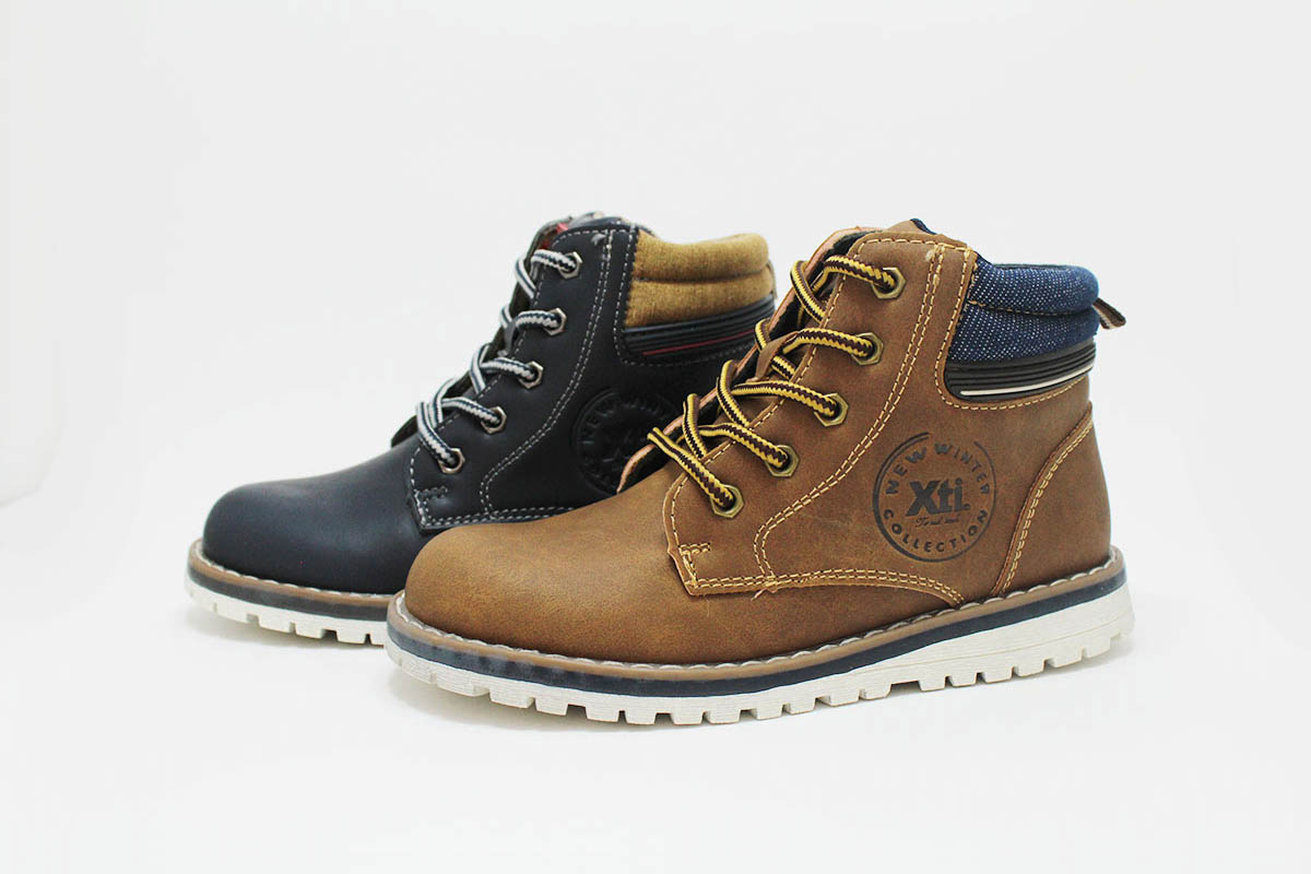 Bota cordones todoterreno niño