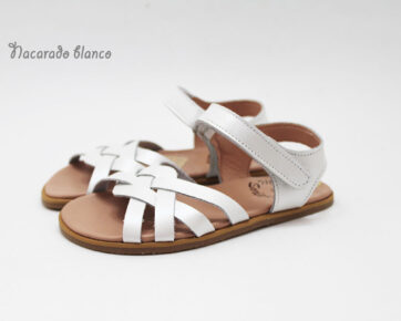 Sandalias barefoot niña tiras entrelazadas