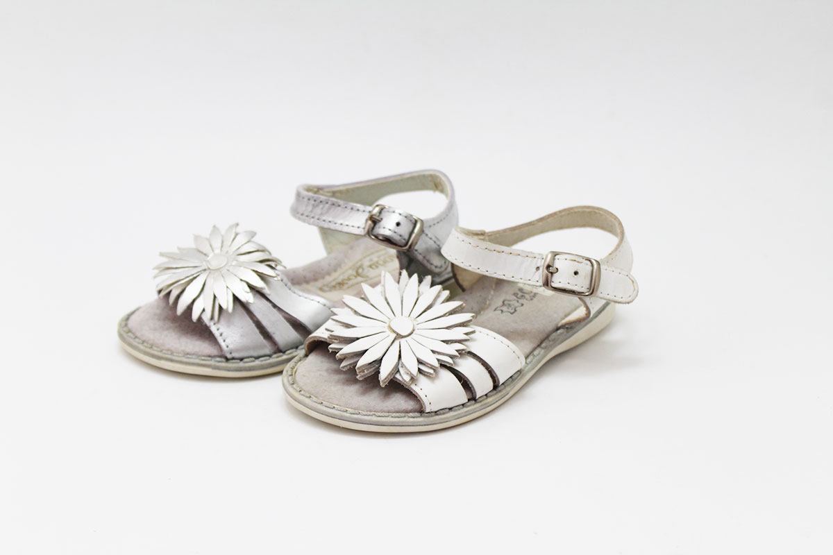 Sandalias niña hebilla flor grande